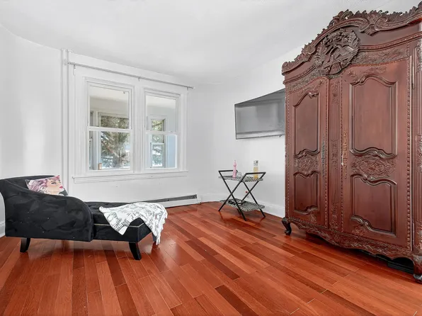 687 Avenue East image 21 of 32