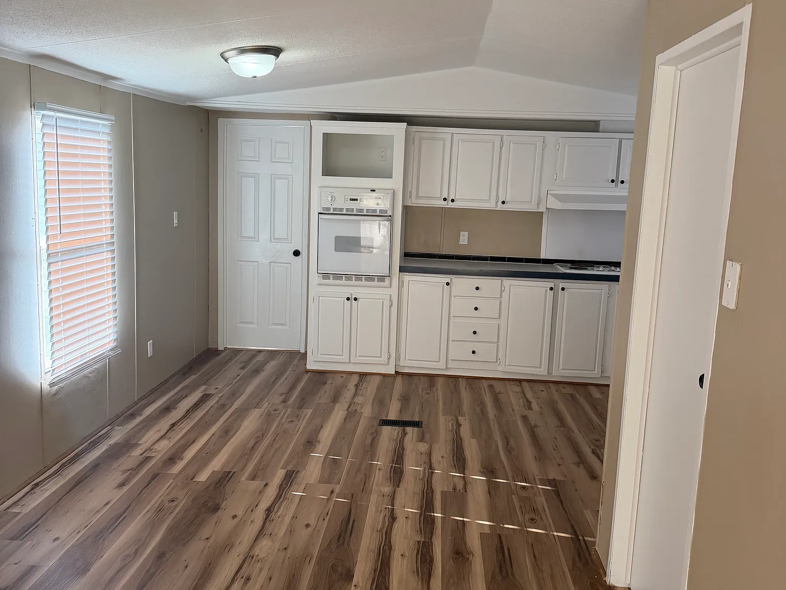 970 Wallace Dean Rd — Photo 2