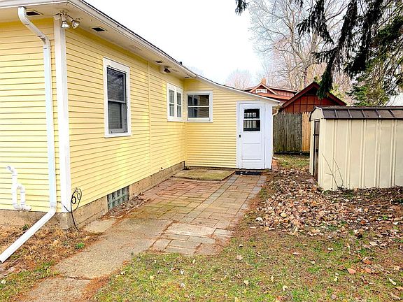 2nd image of 3338 Riverview Ave NE