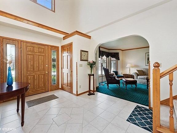 02_3606DeerRunCt_84_Entryway_LowRes