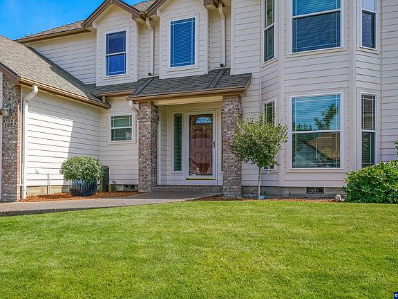 5th image of 1082 Merlot Ave NE