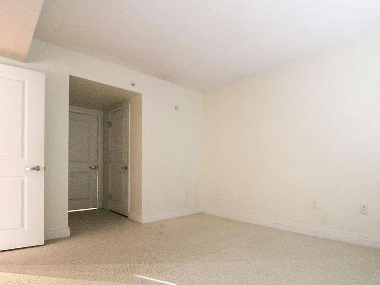 915 E St NW #802 — Photo 12