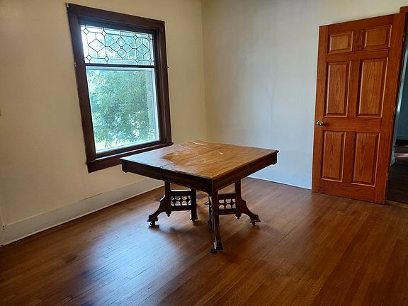 2nd image of 609 Franklin St