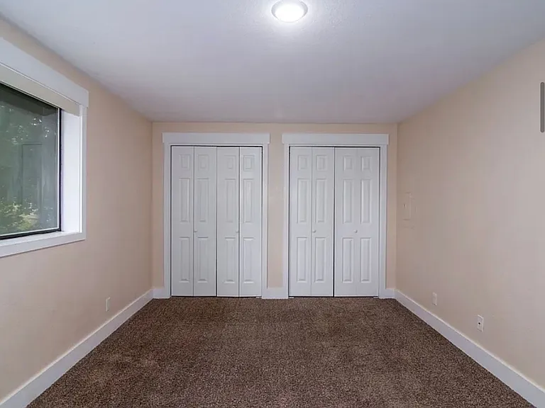 505 W 6th St — Photo 14