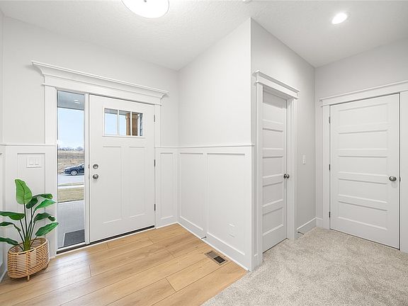 2nd image of 603 E Vista Lake Ave