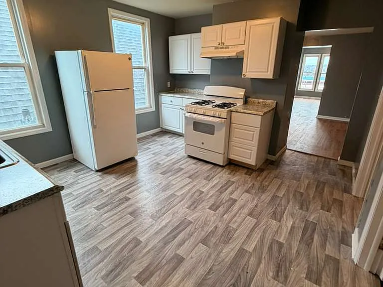 884 3rd Ave #3 — Photo 1