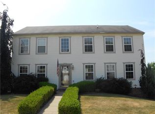 627 Fieldstone Dr, Coraopolis, PA 15108