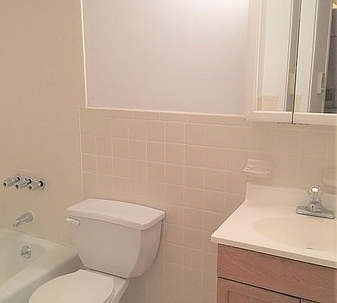 4th image of 445 W 36th St APT 22