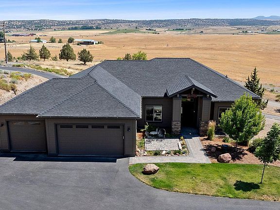 2nd image of 2213 NE Bunchgrass Ct