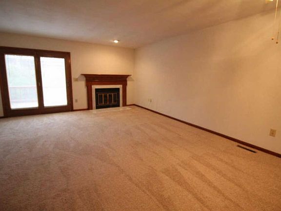 3rd image of 7642 Doeskin Ct