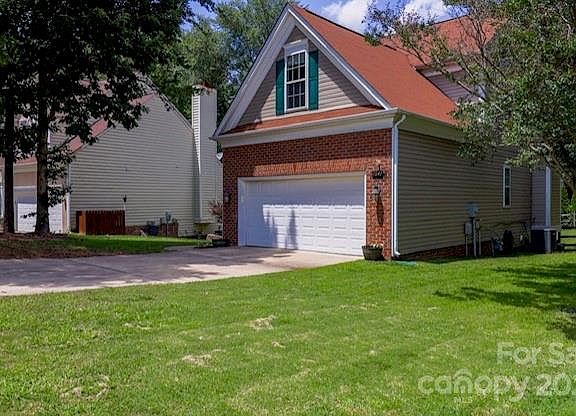 3rd image of 7641 Lady Bank Dr