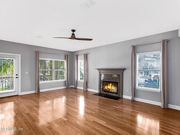 4th image of 3967 OAK Street
