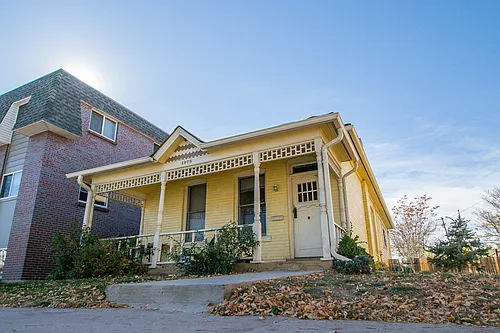 4975 King Street Photo 1