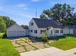1025 7th St S, Saint James, MN 56081