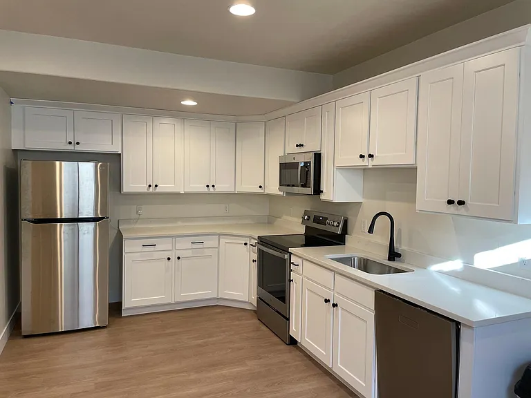 177 W Sycamore Ln — Photo 2
