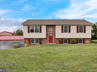 1160 Woods Dr, Womelsdorf, PA 19567