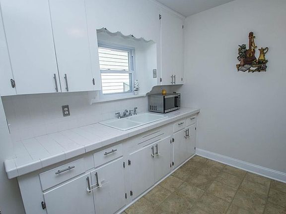 5th image of 2032 Belle Ave