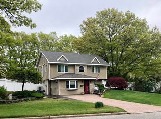 43 Fawn Ln W, South Setauket, NY 11720