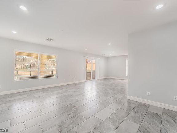 5th image of 7527 Jacaranda Leaf St