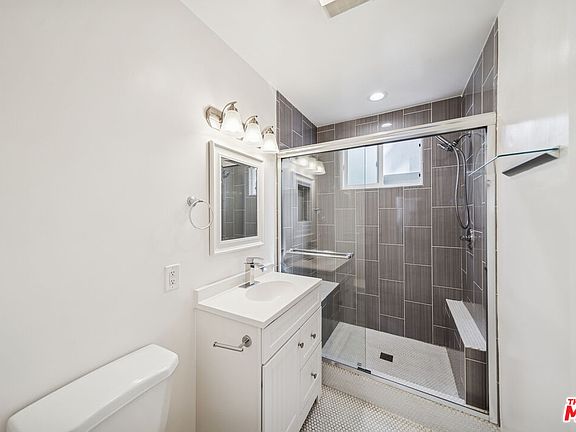 5th image of 1215 N Hayworth Ave #104