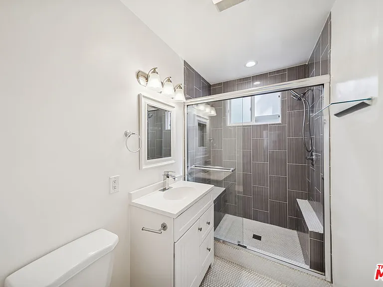 1215 N Hayworth Ave #104 — Photo 13