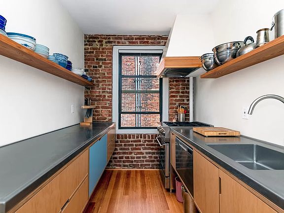 4th image of 306 E Mosholu Pkwy S APT 6D