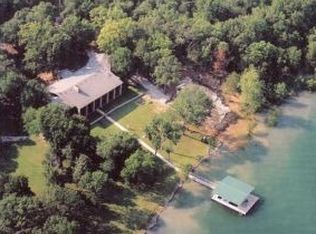 776 Oakwood Rd, Branson West, MO 65737