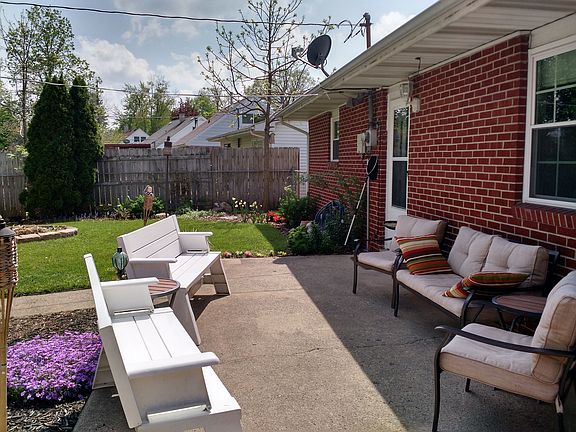 Back patio. Great entertain!