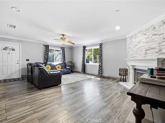 5th image of 2851 Pleasant St
