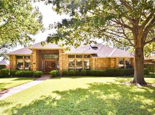 104 Hummingbird Ln, Red Oak, TX 75154