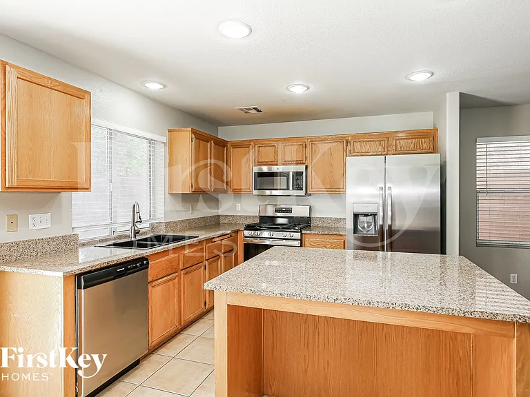 9947 Pioneer Ave — Photo 6