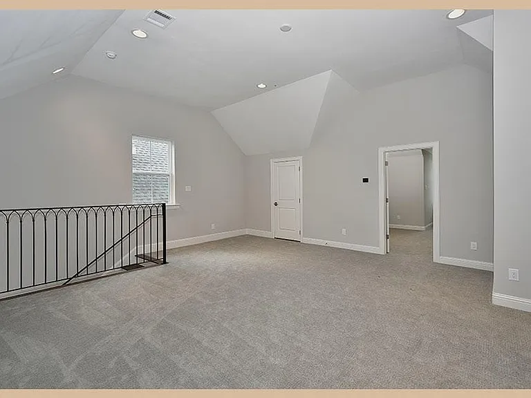 215 Willow St — Photo 22