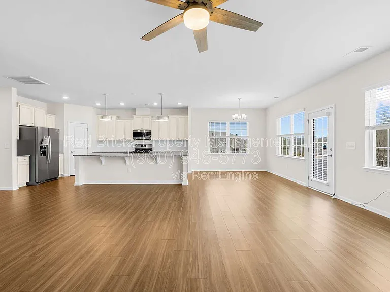 2207 Restina Dr — Photo 14