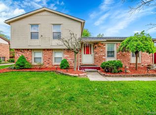 22823 Doncaster Ave, Brownstown, MI 48193