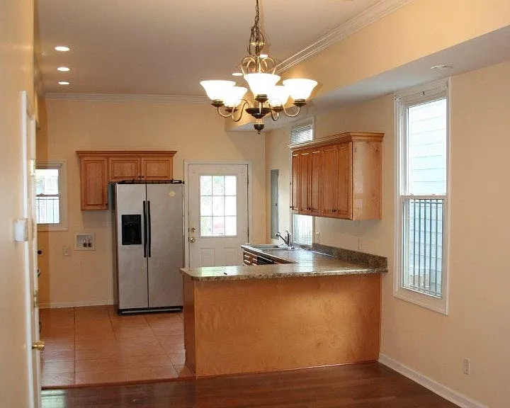 2227 Whitaker St #LOWER — Photo 3