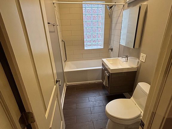 2nd image of 6236 S King Dr APT 2B