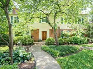 17 Webster Woods Dr, Saint Louis, MO 63119