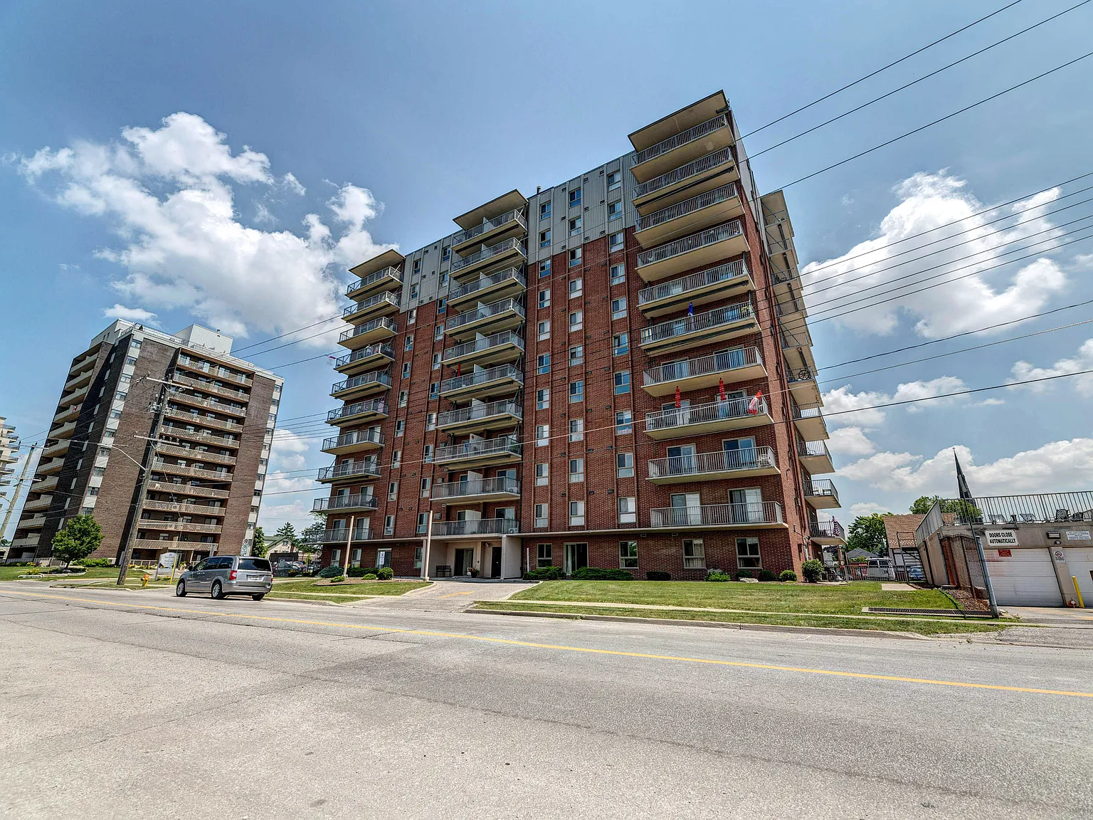 Derby Lane Apartments — Photo 2