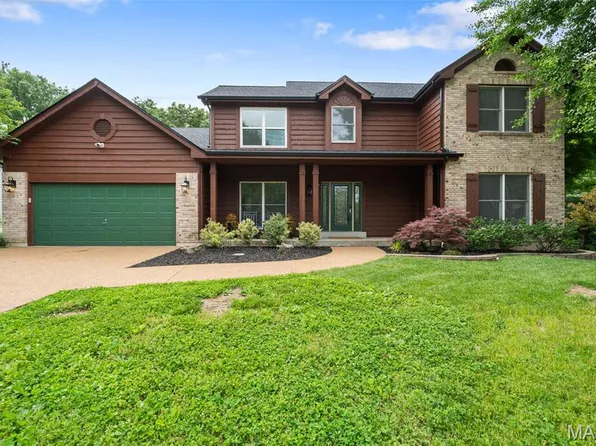 2582 Christopher Oaks Ct, Saint Louis, MO 63129