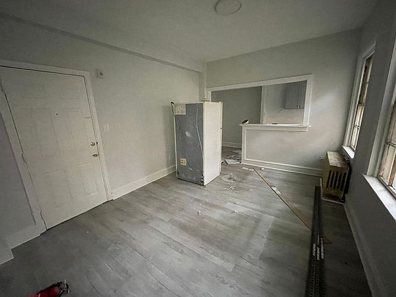 4th image of 824 N West St APT 2