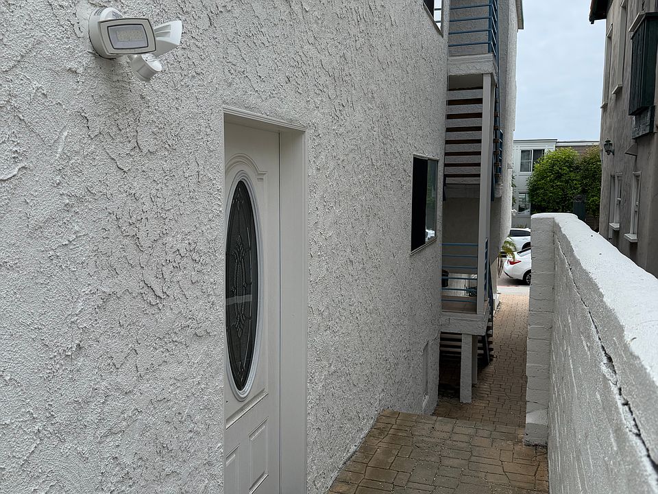 1st image of 1744 Manhattan Ave #3