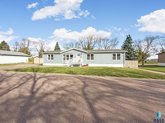 2nd image of 604 N Swan Pl
