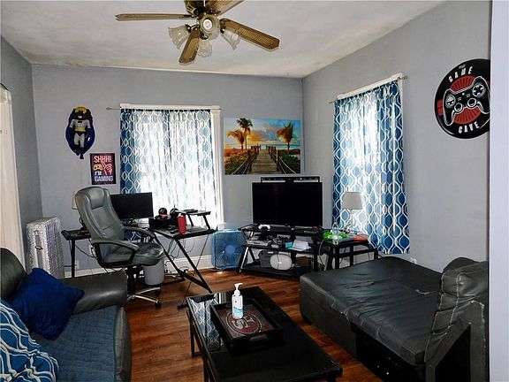 3rd image of 58 Myrtle St