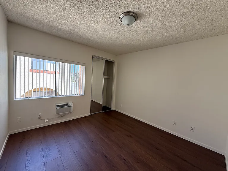 1017 E Maple St #202 — Photo 6