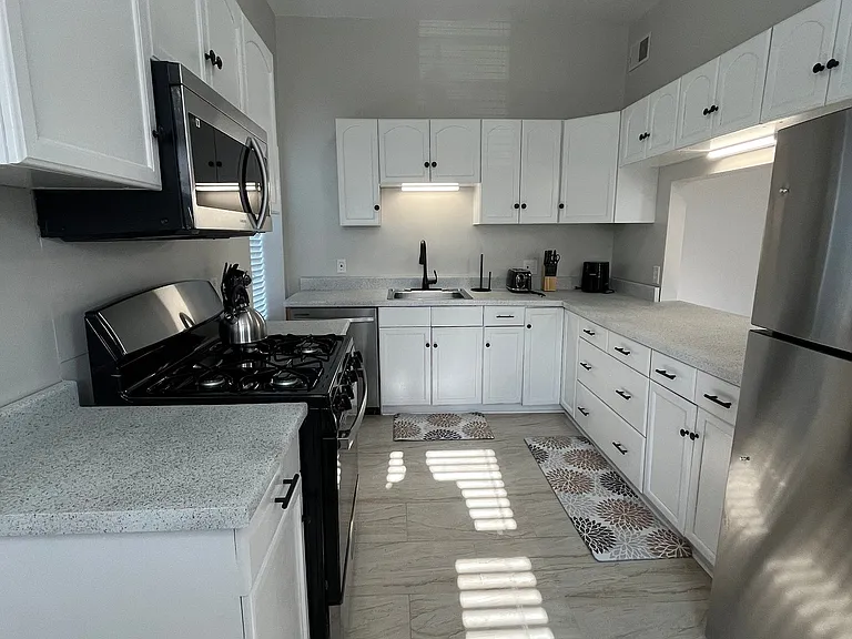 1104 Sheffield St #3 — Photo 9