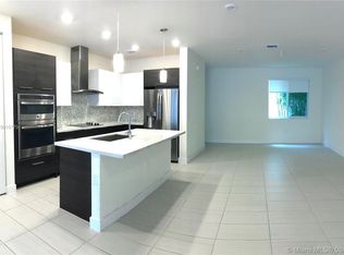 10458 NW 67th St, Doral, FL 33178