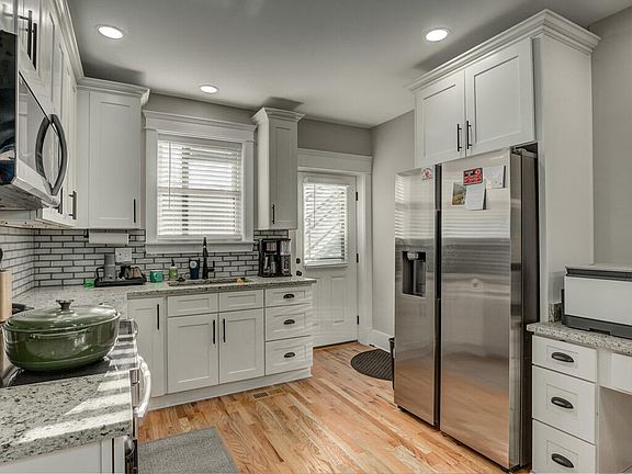 4th image of 402-408 Johnson St