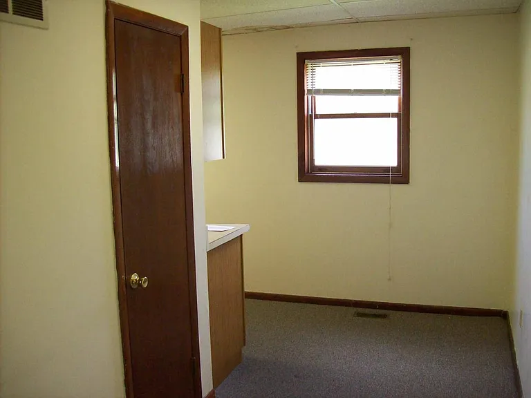 100 Robbins Rd #B — Photo 7