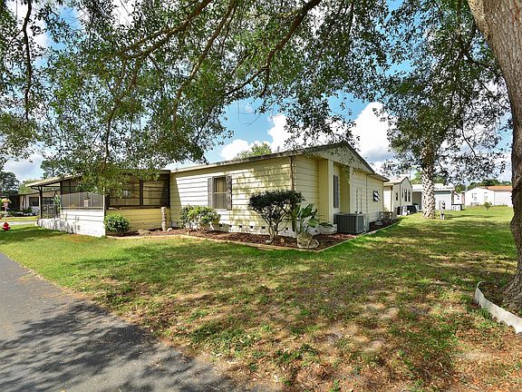 3rd image of 328 Prince Edward Ct