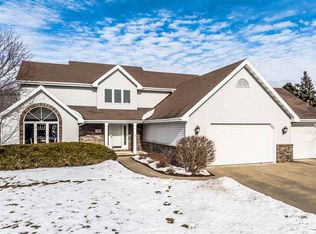 482 Hawthorne St, Neenah, WI 54956